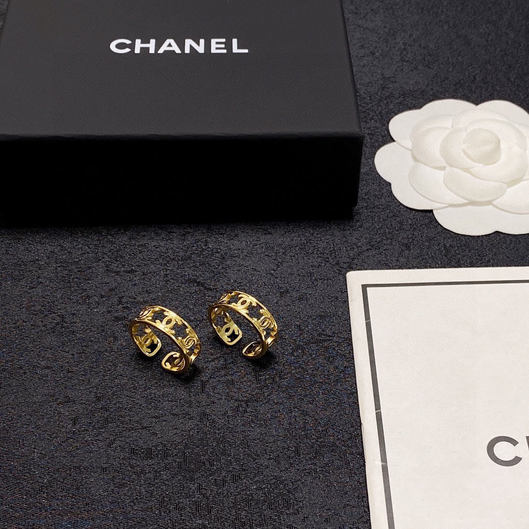 Chanel Vintage Openwork 18K Gold Ring