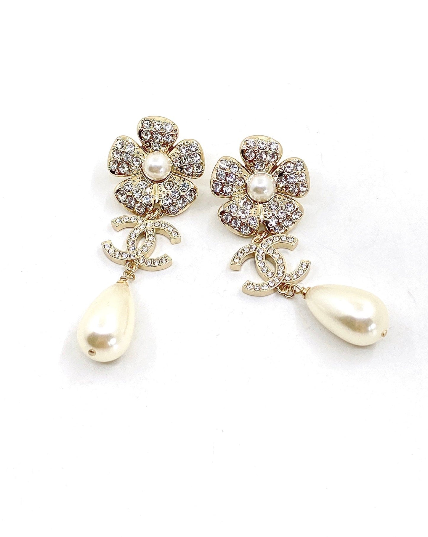 Chanel Pearl Flowers 18K Gold Earrings