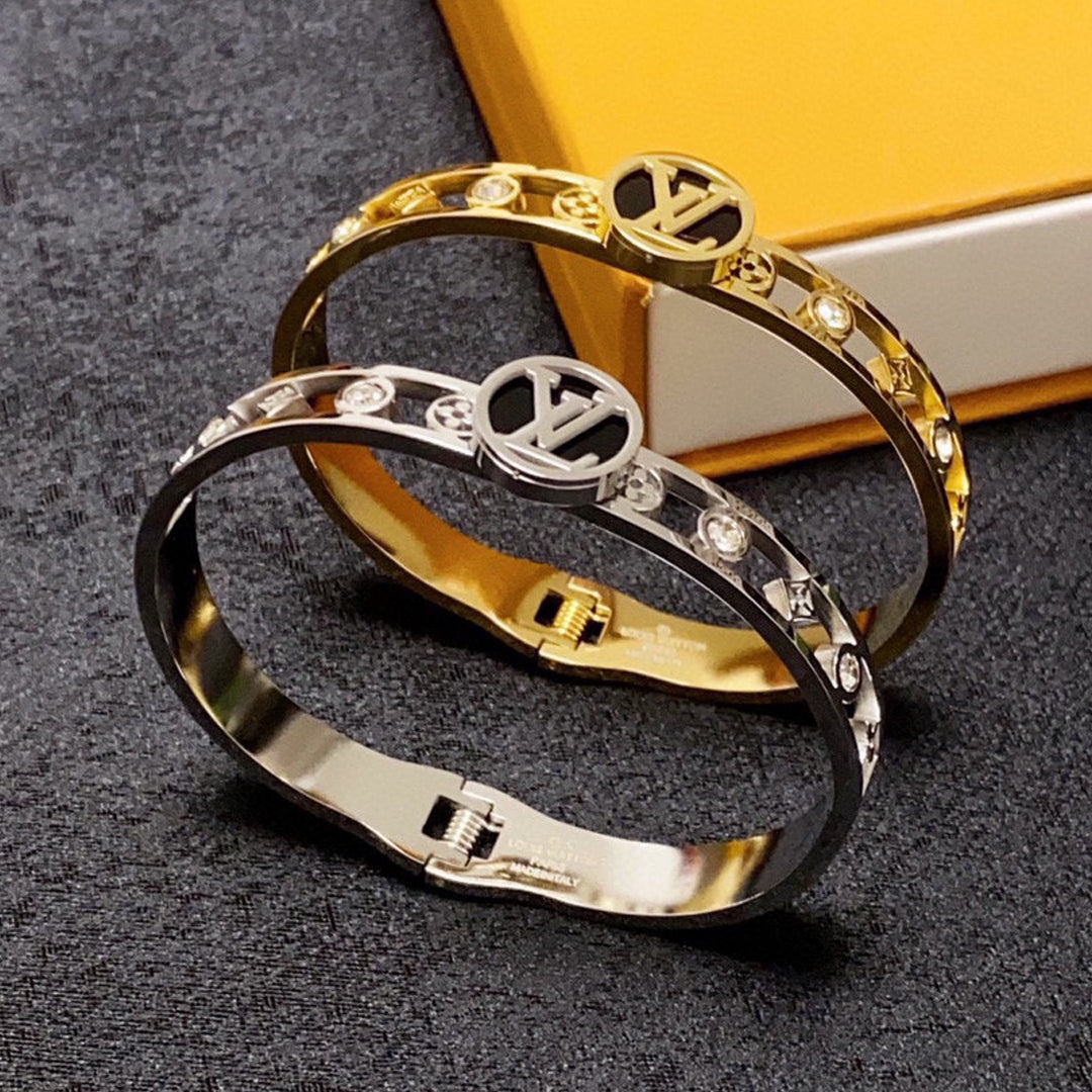 Louis Vuitton Gold 18K Gold Bracelet