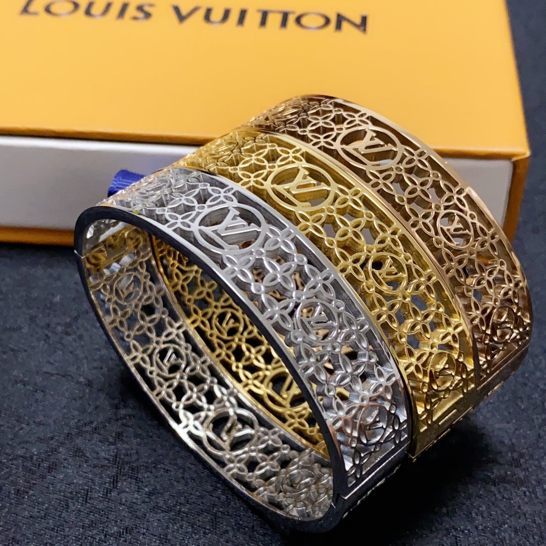 Louis Vuitton Hollow 18K Gold Bracelet