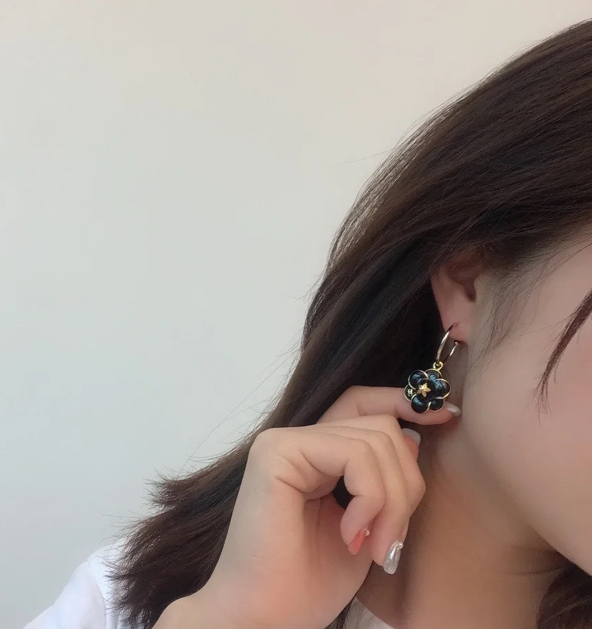 Chanel Flower 18K Gold Earrings