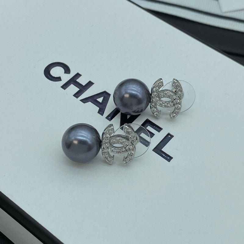 Chanel Pearl Drop Gold 18K Gold Earrings