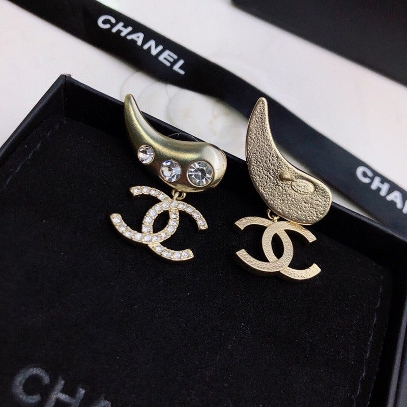 Chanel Feather Diamond Gold 18K Gold Earrings