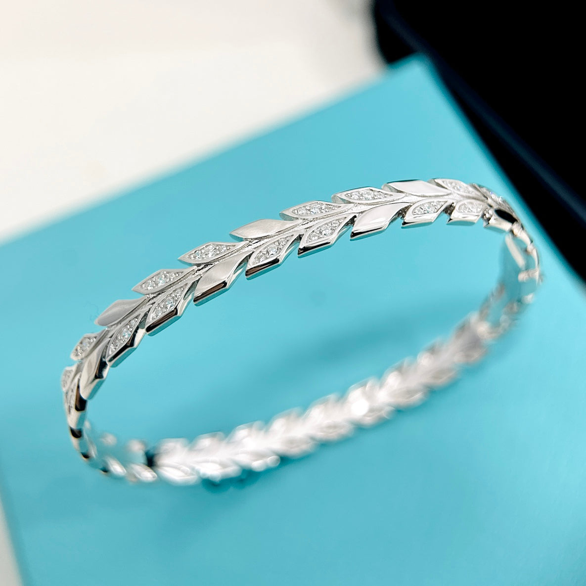 Tiffany Victoria Vine Diamonds 18K Gold Bracelet
