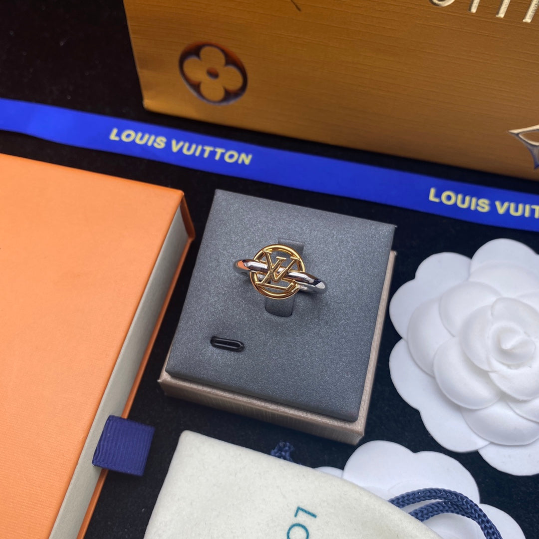 Louis Vuitton Vintage 18K Gold Ring