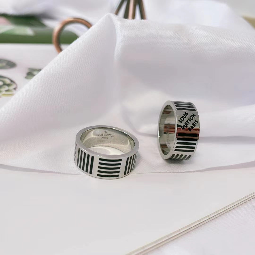 Louis Vuitton Damier Black 18K Gold Ring