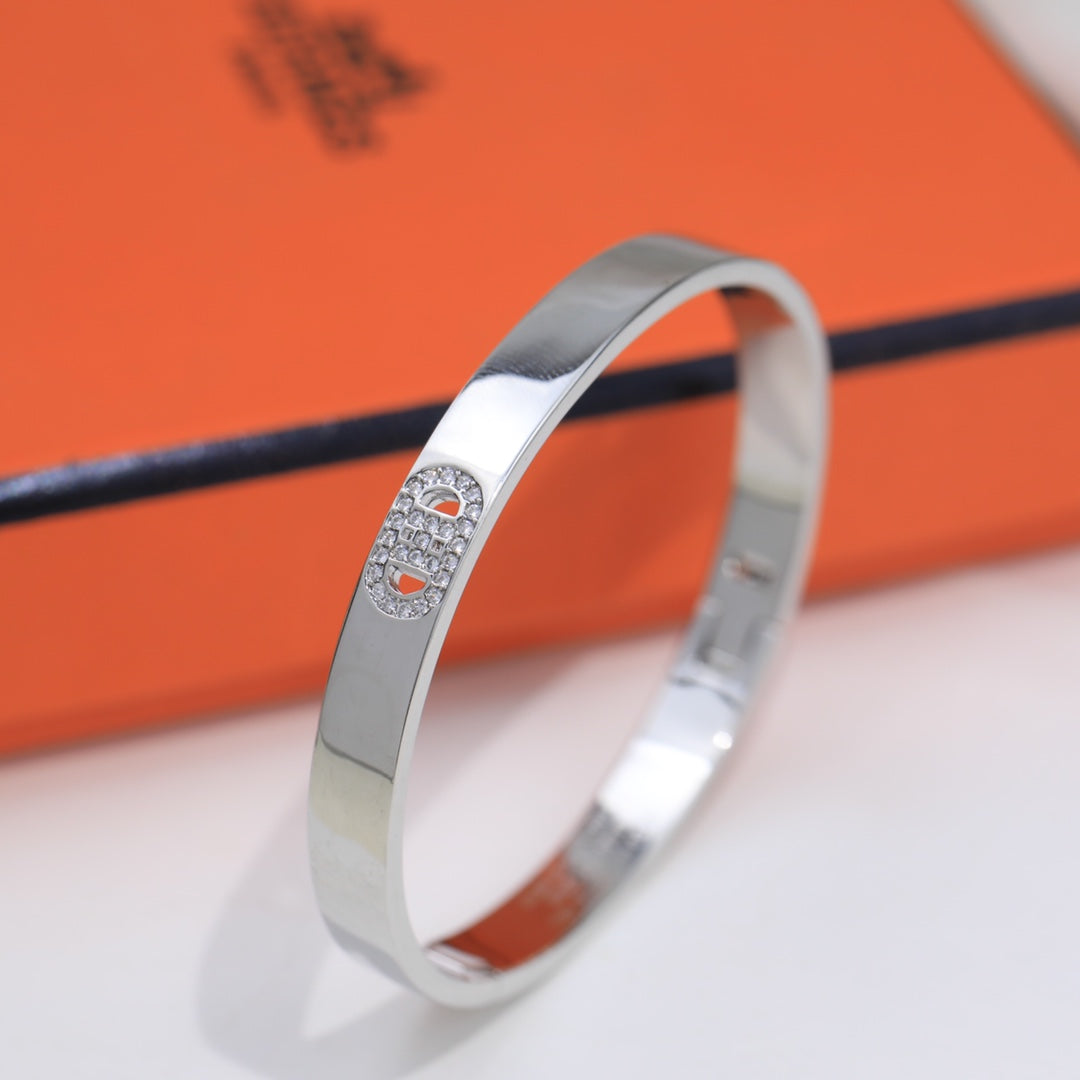 Hermes Diamonds 18K Gold Bracelet