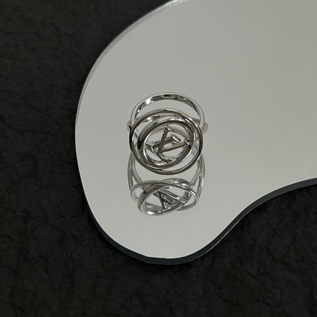 Louis Vuitton Stellar 18K Gold Ring