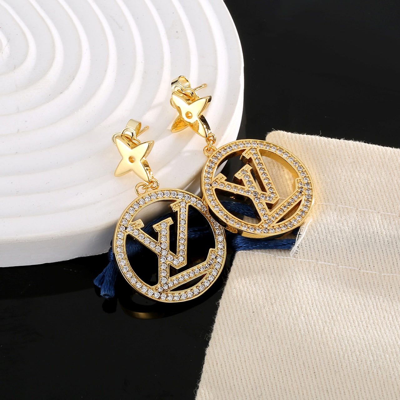 Louis Vuitton Star Pendant 18K Gold Earrings