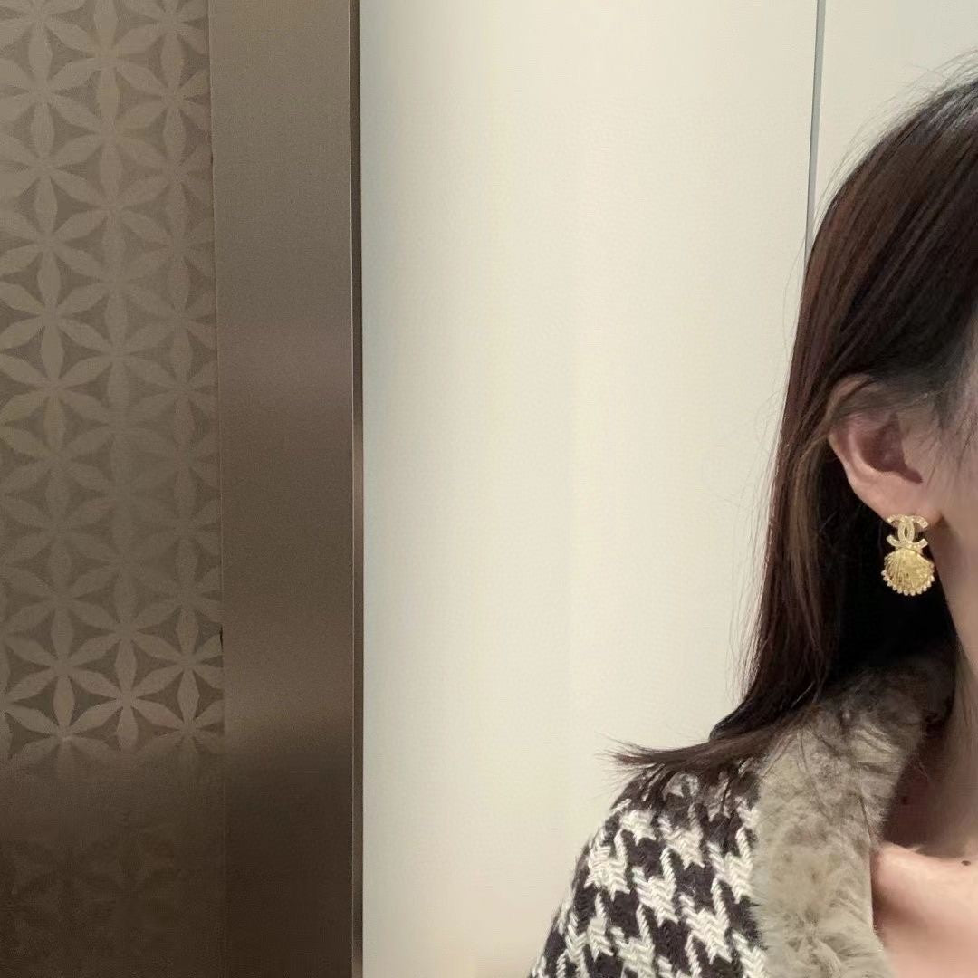 Chanel Shell Pendant 18K Gold Earrings