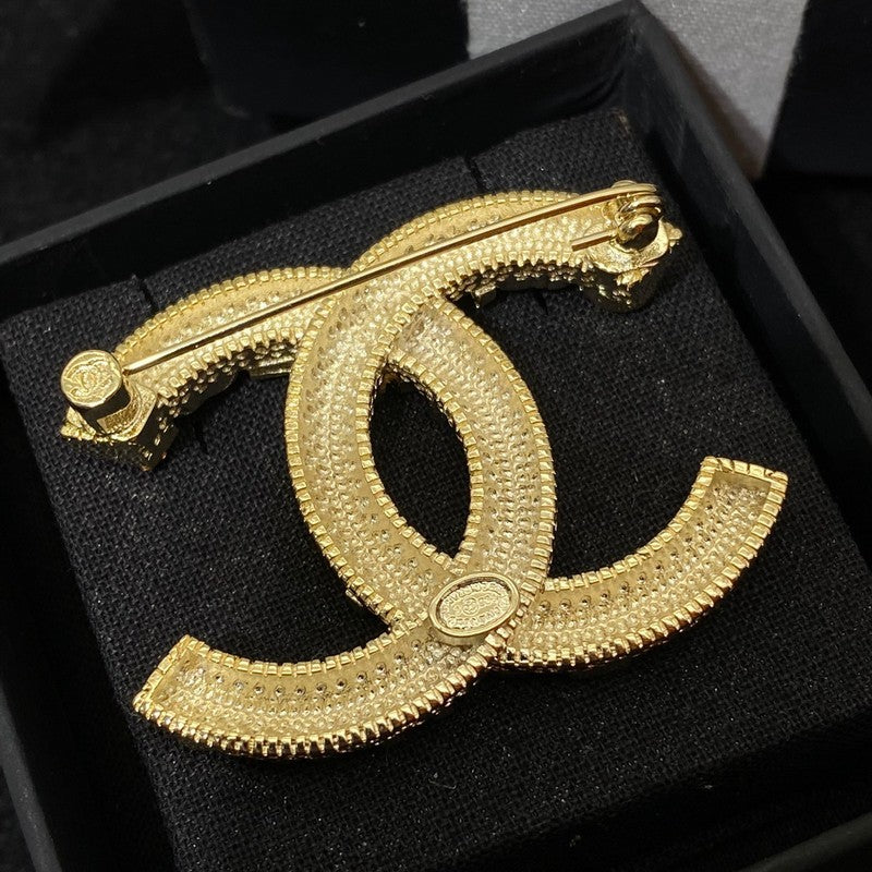 Chanel Diamond Gold 18K Gold Brooch