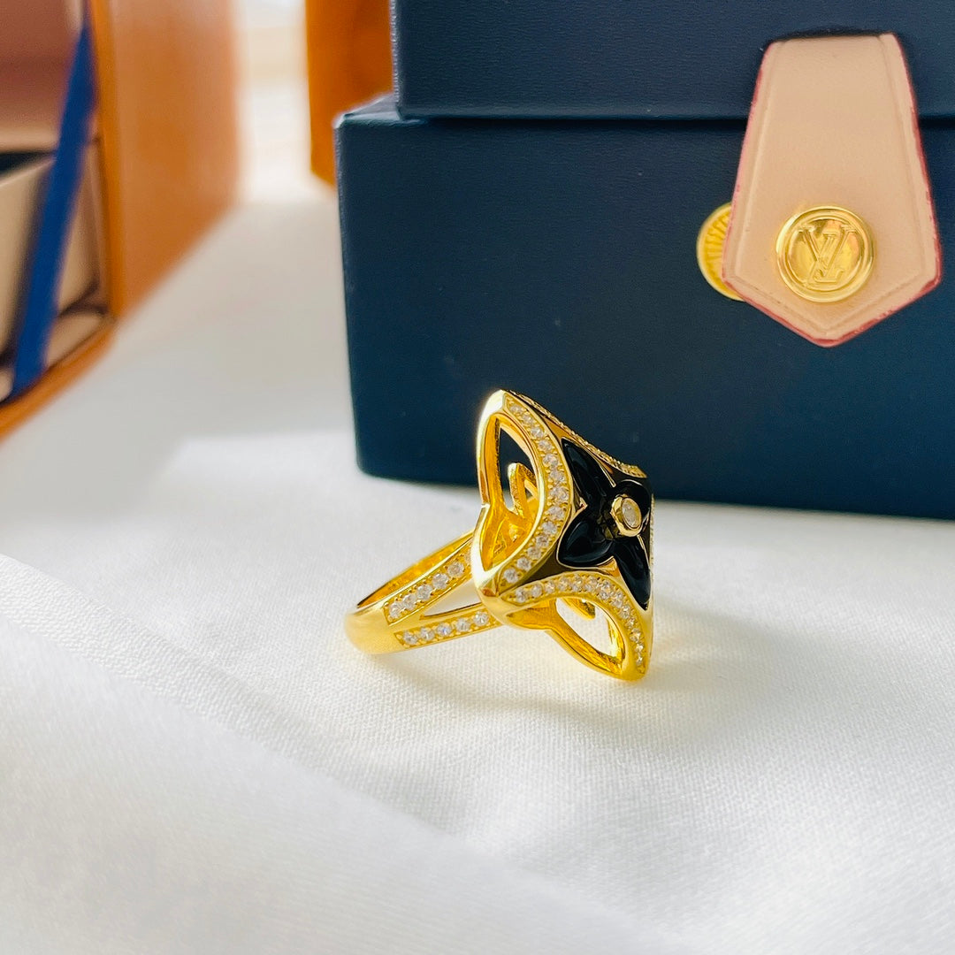 Louis Vuitton Ever Blossom 18K Gold Ring