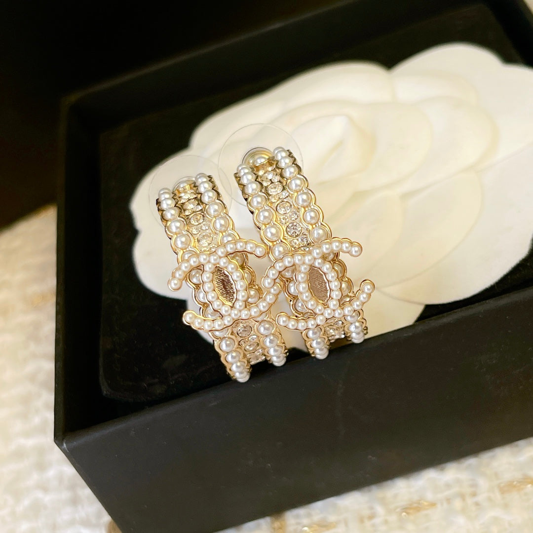 Chanel Pearls 18K Gold Earrings