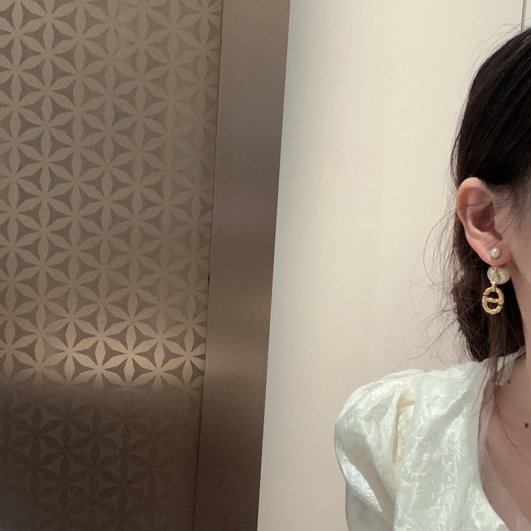 Dior 30 Montaigne Pearls 18K Gold Earrings